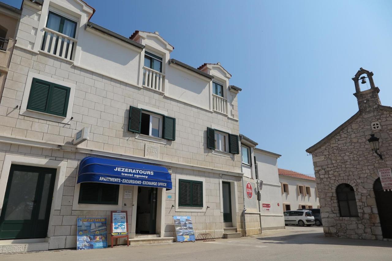 Stars Palace - Apartments And Rooms Jezera Εξωτερικό φωτογραφία
